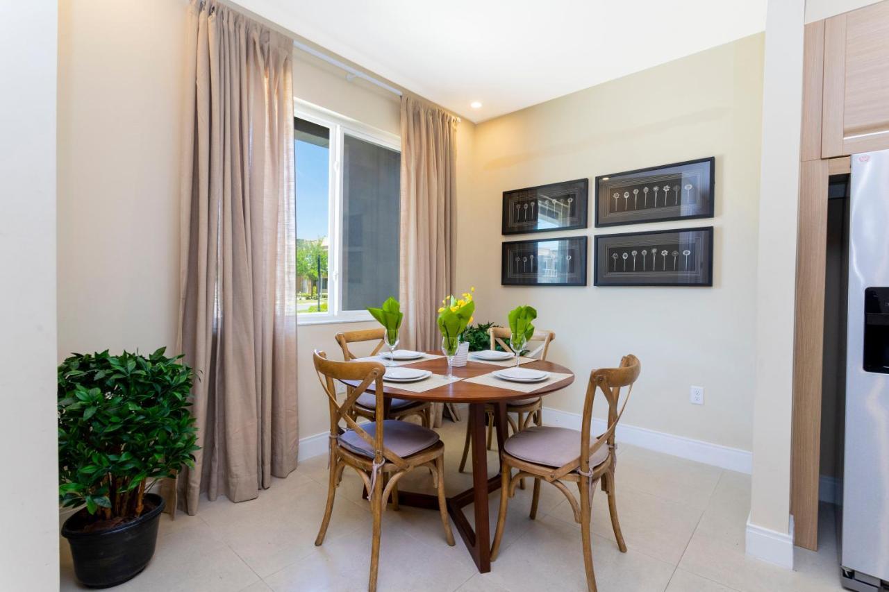 Stunning 4 Bd Close To @ Magic Village 3247 Hébergement de vacances Orlando