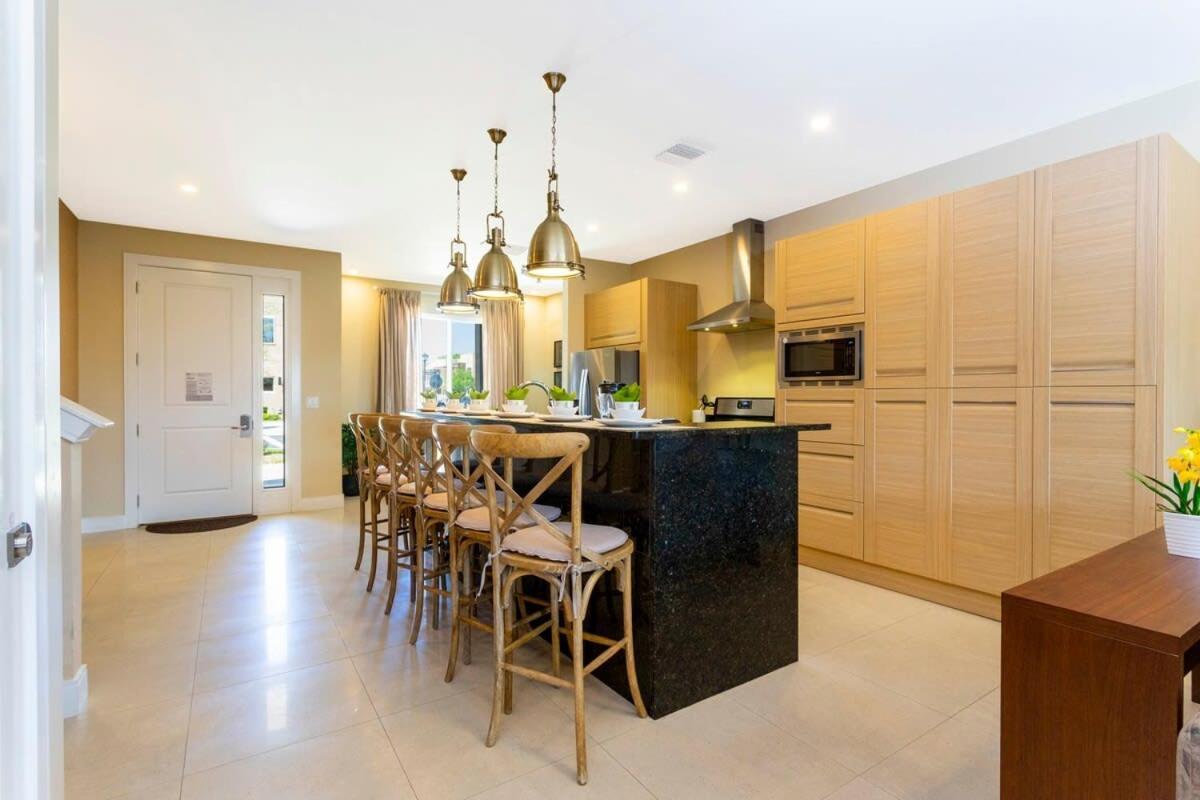 Stunning 4 Bd Close To @ Magic Village 3247 Hébergement de vacances Orlando